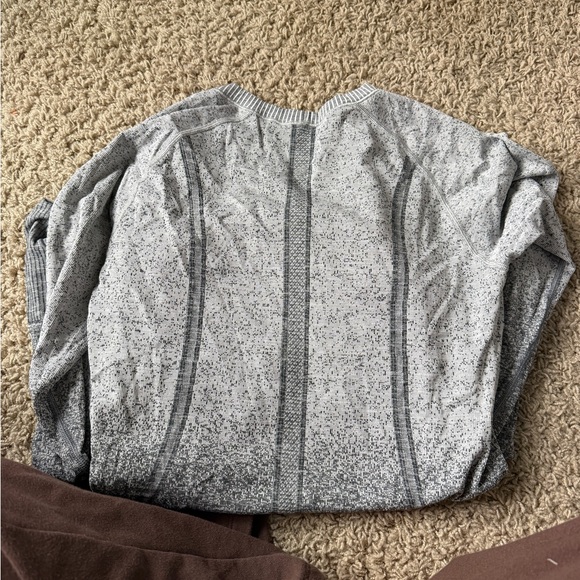 Lululemon Athletica Gray Long Sleeve Top - Picture 8 of 8